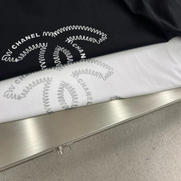 Chanel T-shirt - Image 4